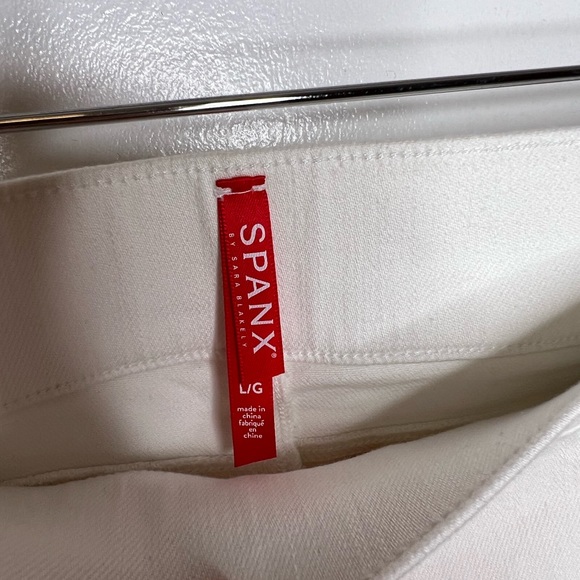 SPANX DISTRESSED SKINNY WHITE JEAN SIZE LARGE - Picture 7 of 9